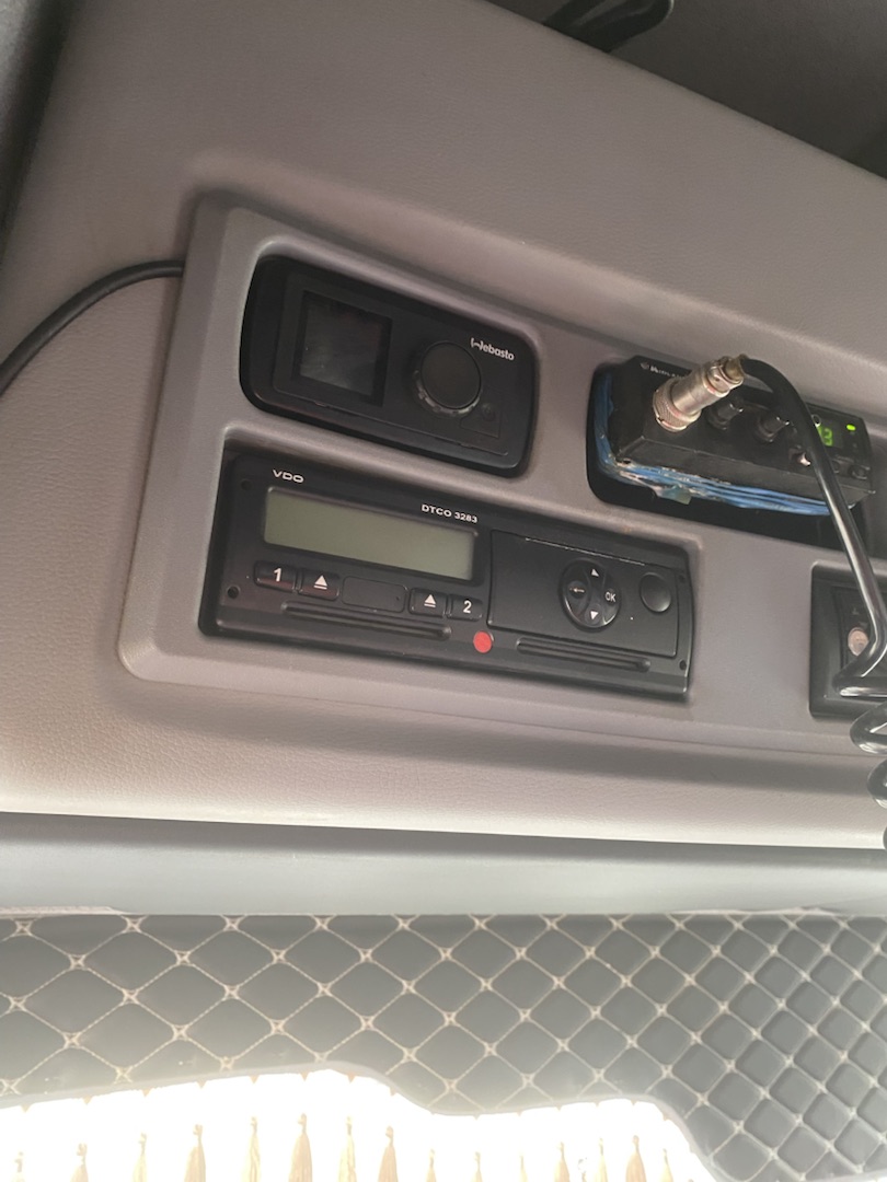 Замена блока СКЗИ и батарейки на тахографе VDO на КамАЗ Замена блока СКЗИ и батарейки на тахографе VDO на КамАЗ